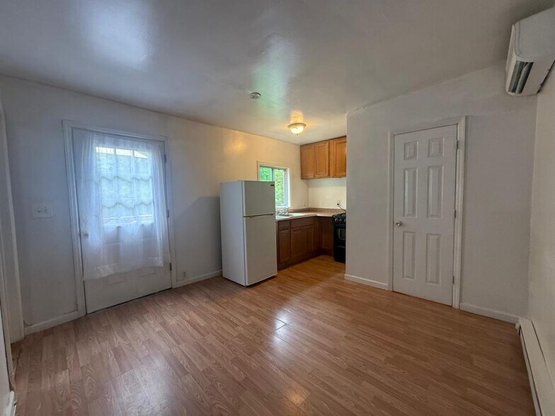 Primary Photo - 60 Creek Run Rd