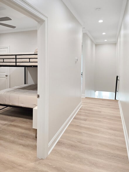 Building Photo - 996 Beach Blvd W