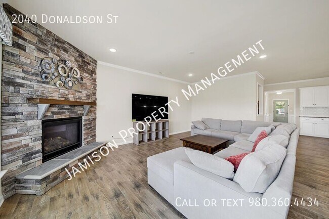 Building Photo - 2040 Donaldson St