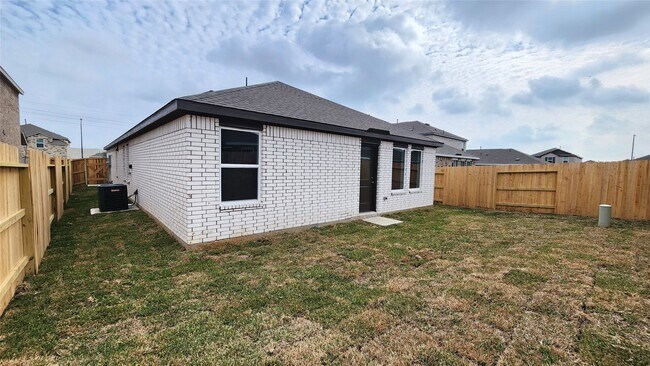 Building Photo - 16723 Old Wagon Wy