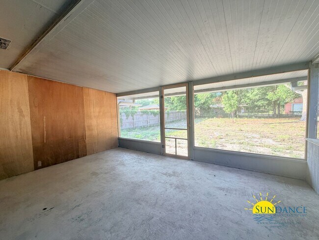 Building Photo - Beautifully Updated 3 Bedroom Home in Mary Esther, near Highway 98!