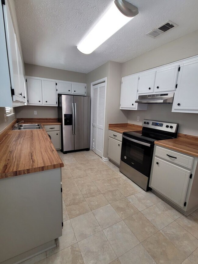 Building Photo - Callaway 3 bedroom 2 bath home with 2 car ...