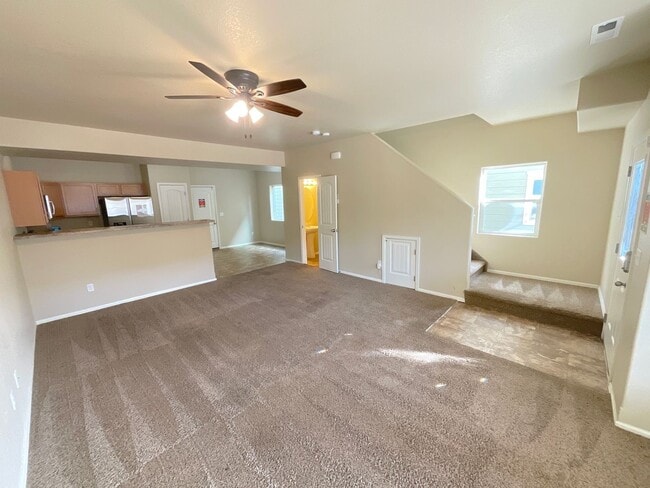 Building Photo - 3 Bedroom Townhome Available Near S Union Blvd & Monterey Rd!