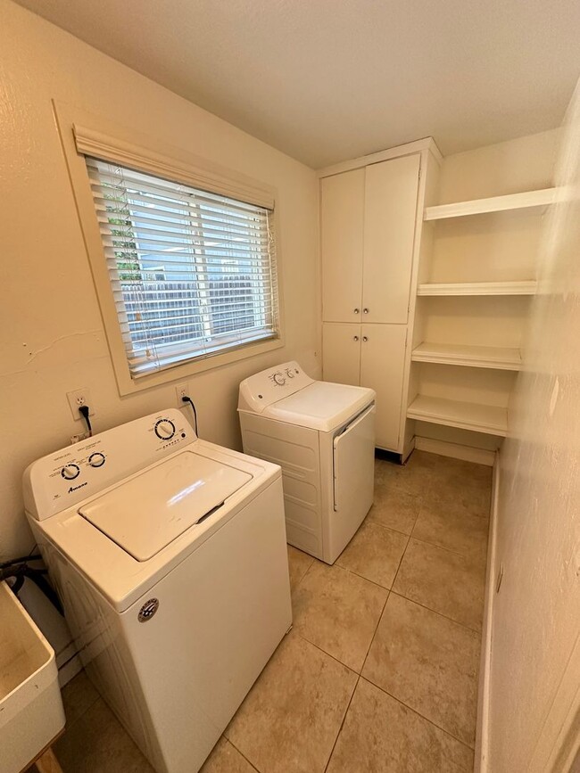 Building Photo - 2 Bed 1 Bath Single Family Home In Walnut ...