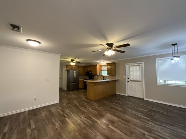 Building Photo - 403 Vz County Rd 3613