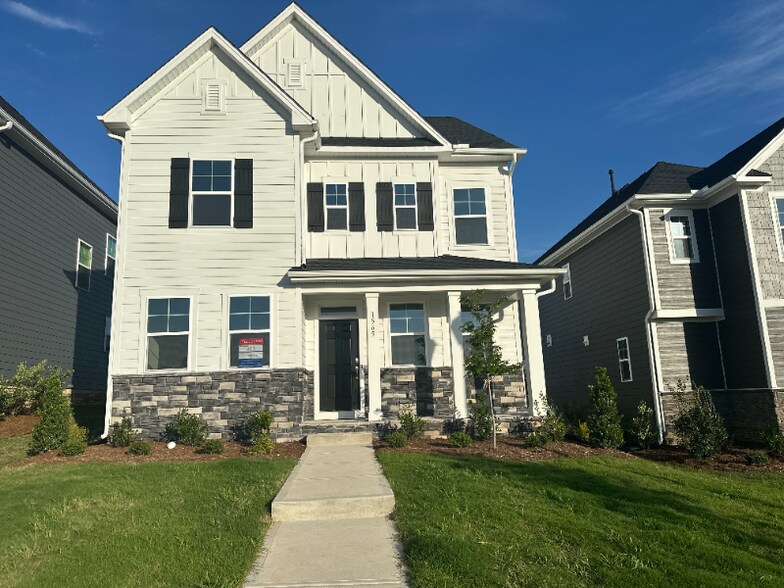 Primary Photo - 1565 Goldfinch Perch Ln