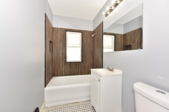 Building Photo - 4831 N 70th St