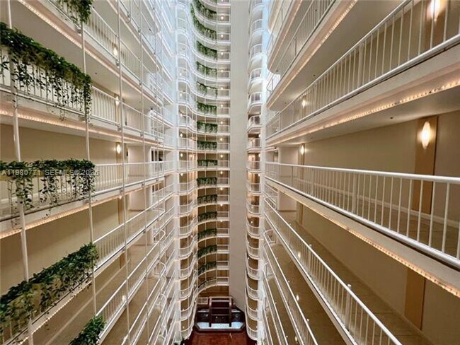 Building Photo - 1717 N Bayshore Dr