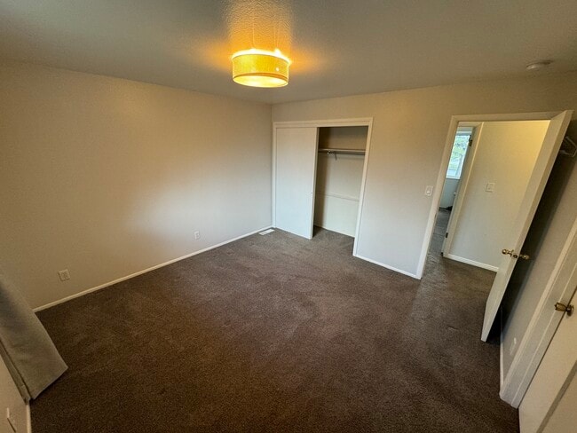 Building Photo - 891 N 300 W