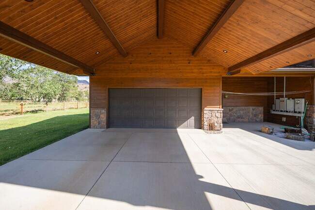 Building Photo - 9 Juniper Ln
