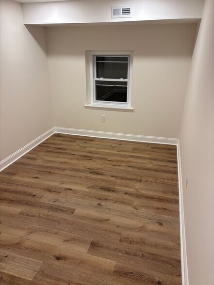 Building Photo - 137 W Washington Ln