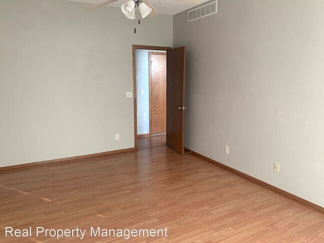Building Photo - 3 br, 2 bath House - 1017 N Crest St.