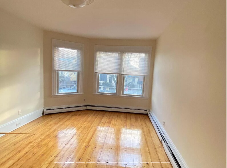 Building Photo - 1423 Cambridge St