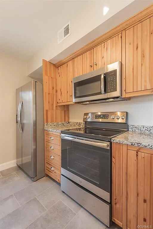 Building Photo - 2 N Plum St