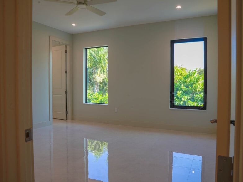 Building Photo - 6500 SW 84th St