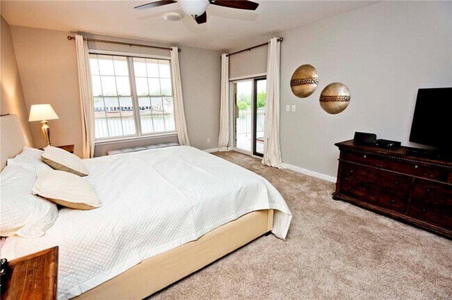 Building Photo - 6740 Spirit Lake Dr