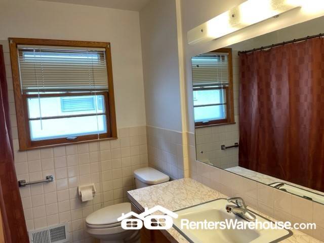 Building Photo - 931 Scheffer Ave