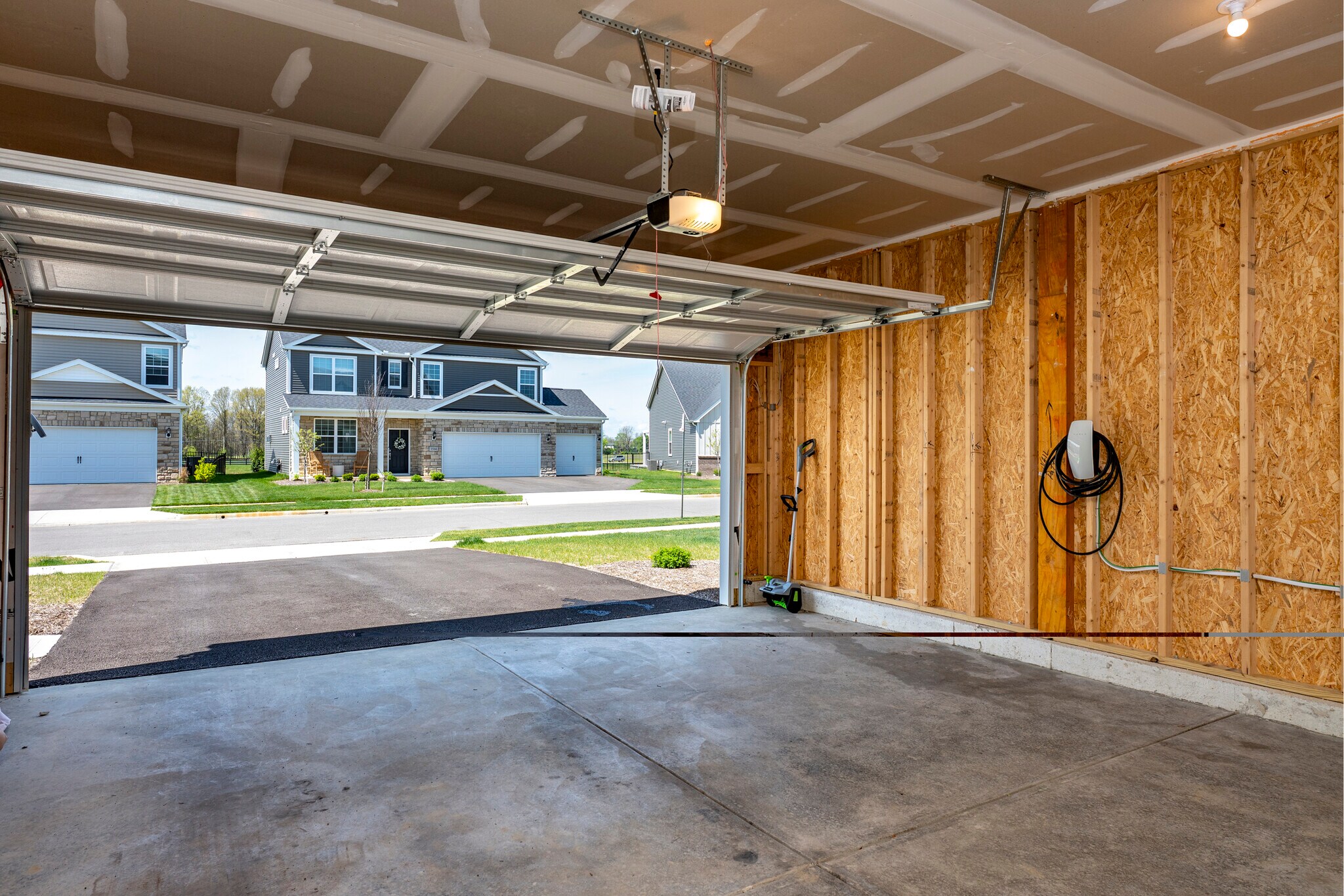 Building Photo - 1573 Crest Dr