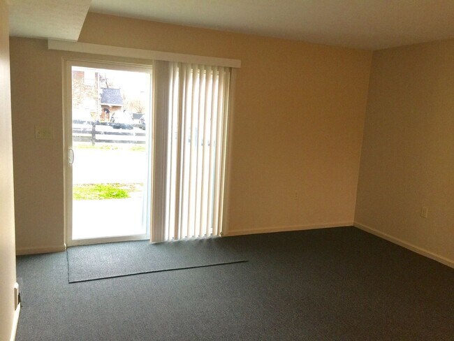 Building Photo - Condo in Shelbyville!