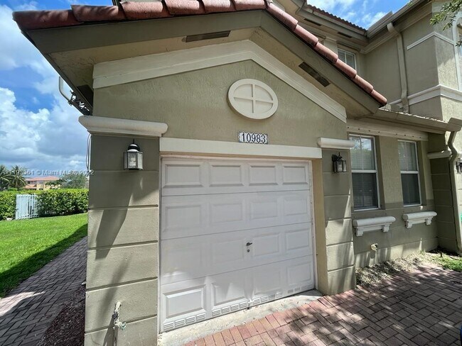 Building Photo - 10983 NW 79th St