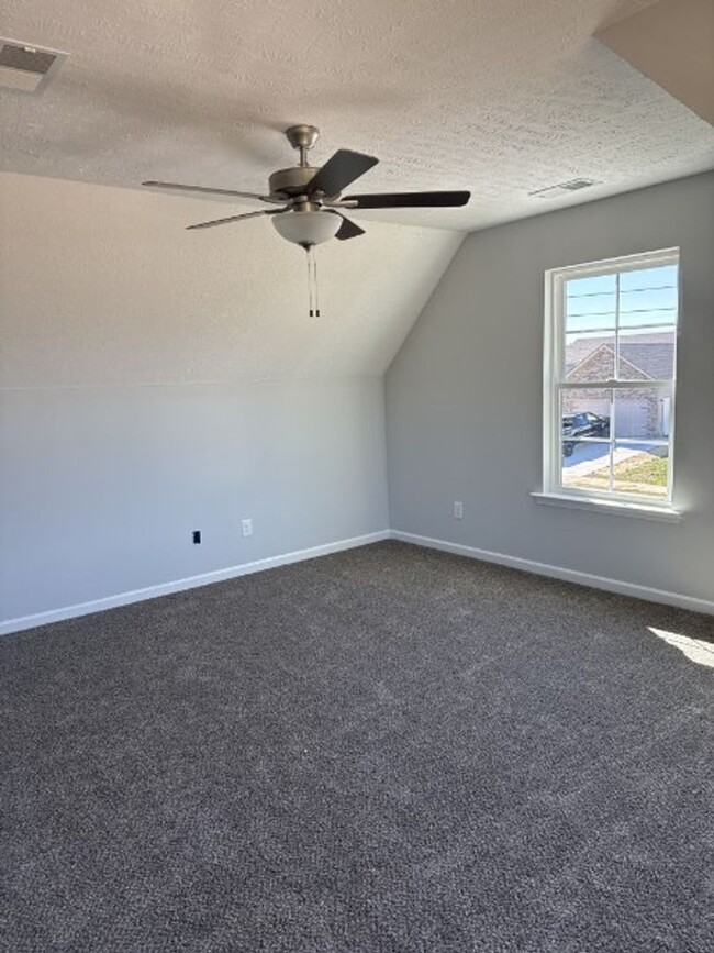 Building Photo - Beautiful home in Shelbyville, TN