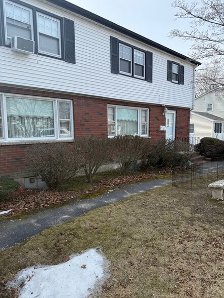 Main Entry to apartment - 87 Auburn St