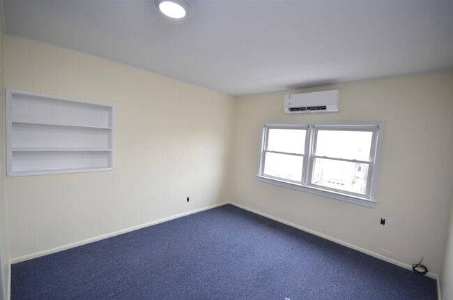 Building Photo - 413 Davis Ave