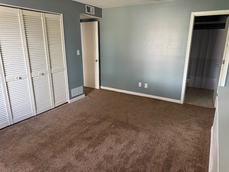 Building Photo - 2408 W Pasmoso Dr