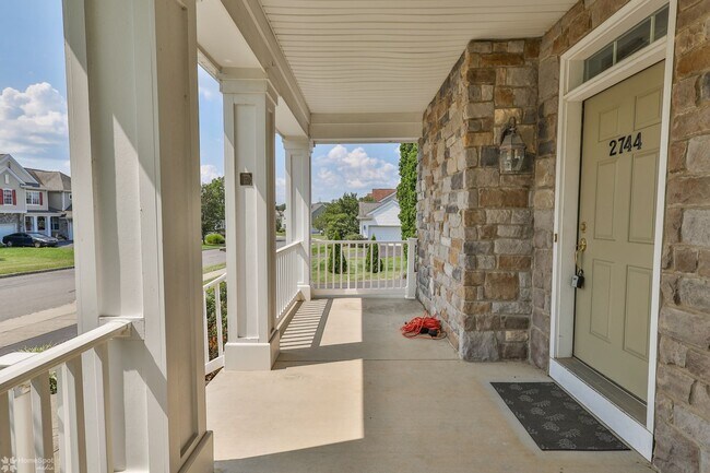 Building Photo - Beautifully maintained, energy-efficient f...