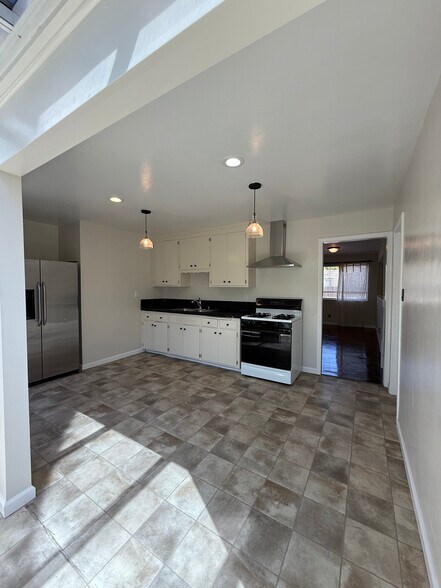 Building Photo - 223 Mendocino St