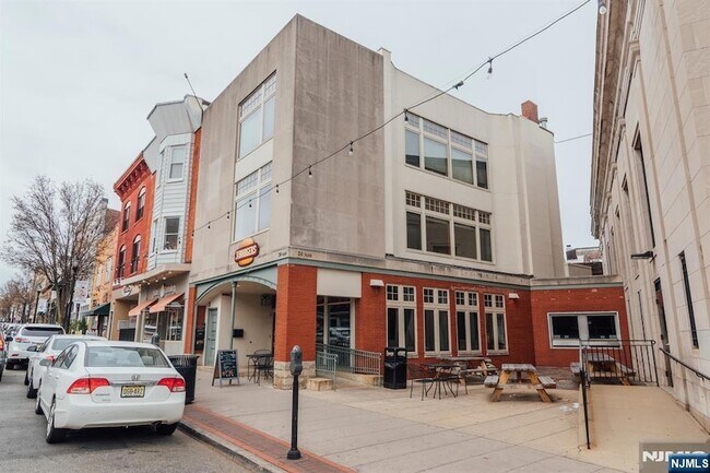 Building Photo - 30 Park Ave