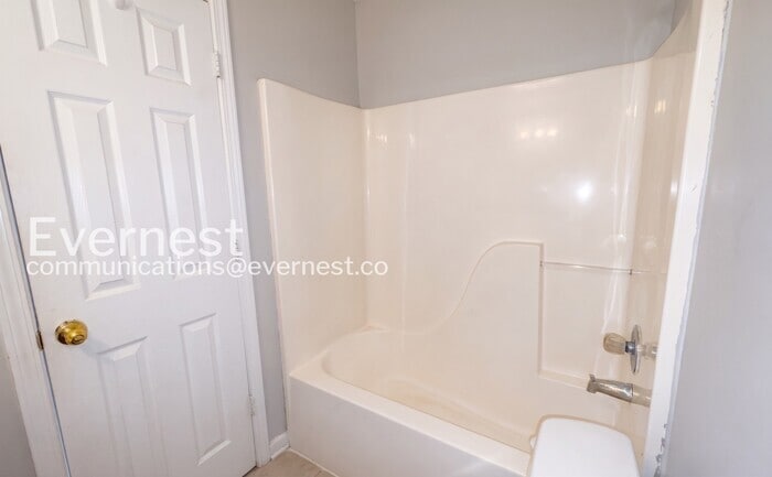 Building Photo - 5669 Kaitlyn Dr W