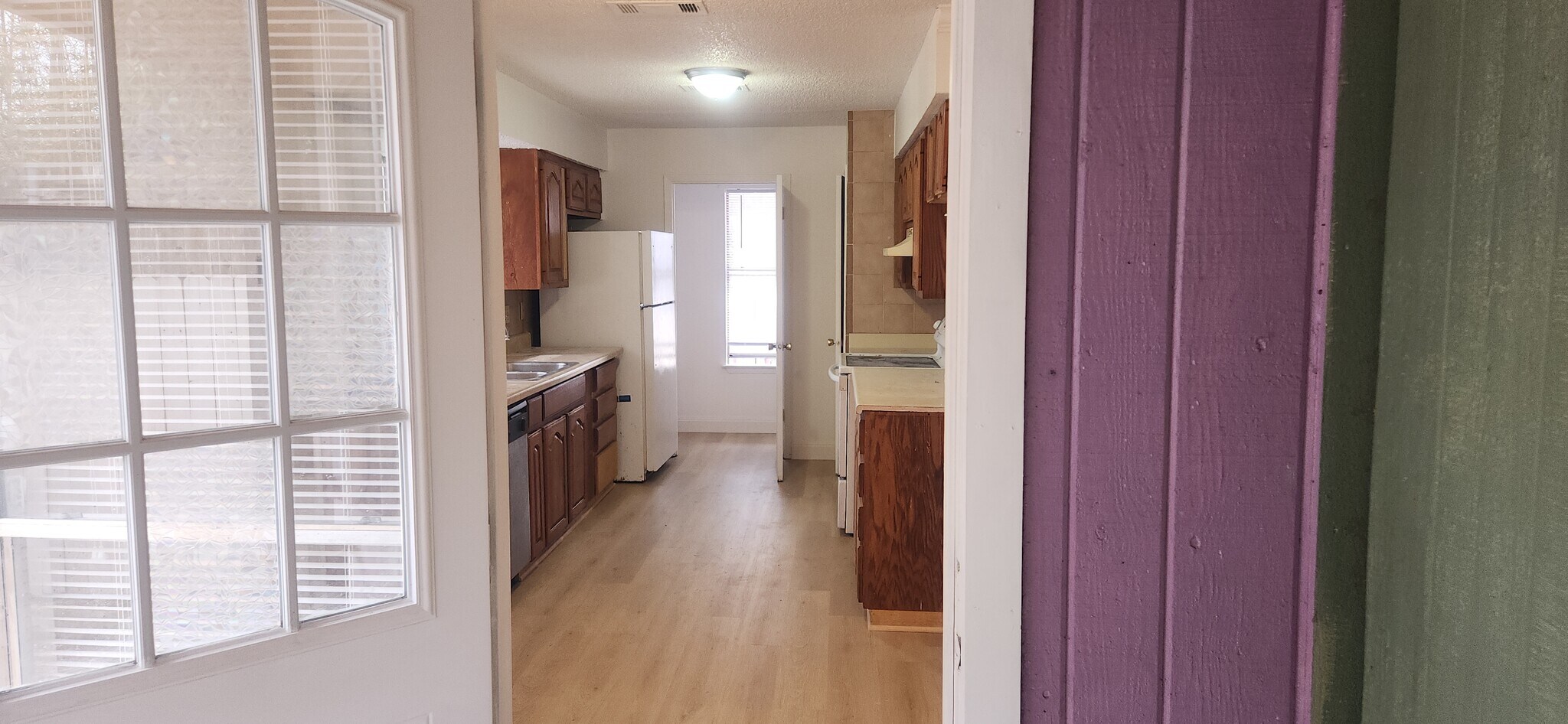 Building Photo - 605 E Applegate Dr