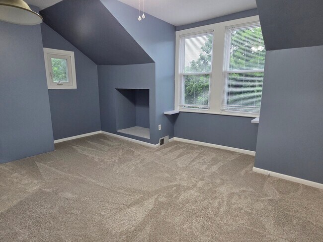 Building Photo - 313 Rinne St