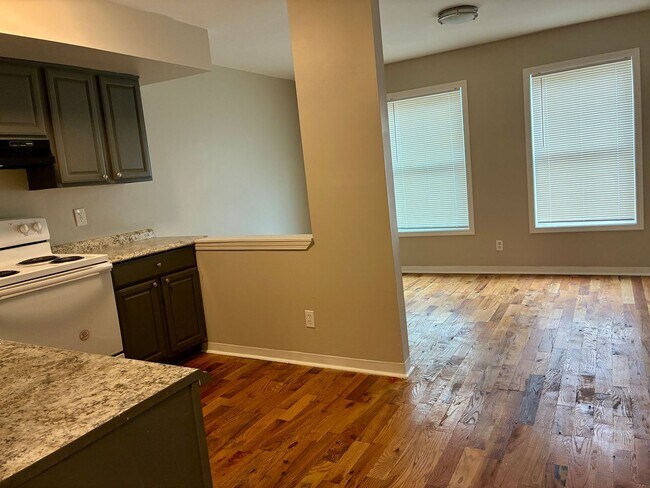 Building Photo - 2820-2824 Divinity