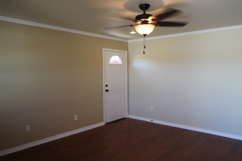 Building Photo - 935 /937 Robineta Ln