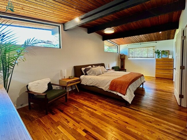 Building Photo - Mid-century Modern Single-family Home for ...