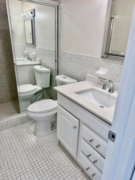 Building Photo - 421 S Lakeside Dr