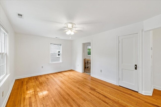 Building Photo - Cozy Home with Porch and Yard