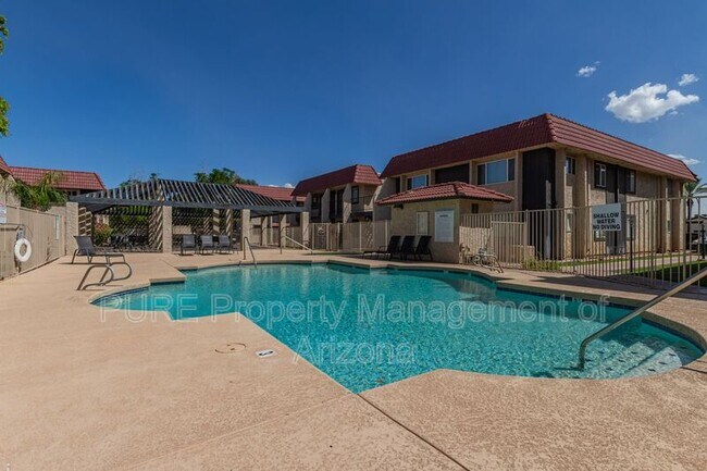 Building Photo - 700 W University Dr