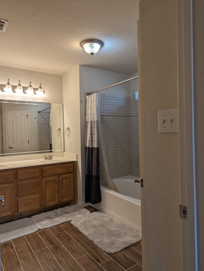 Building Photo - 524 Armstrong Dr