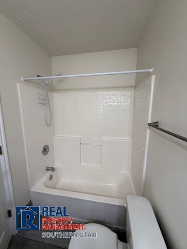 Building Photo - Remolded 3 Bedroom near Costco