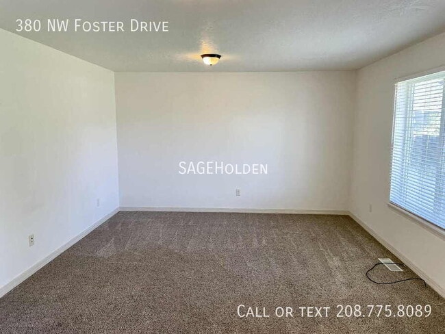 Building Photo - 380 NW Foster Dr