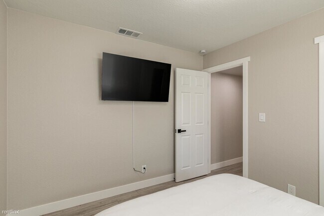 Building Photo - 2 br, 1 bath Duplex - 3944 Apple Blossom W...