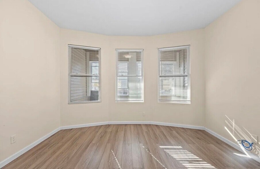 Building Photo - 413 Lanza Ave