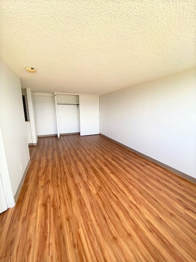 Building Photo - Studio unit at Century Park Plaza