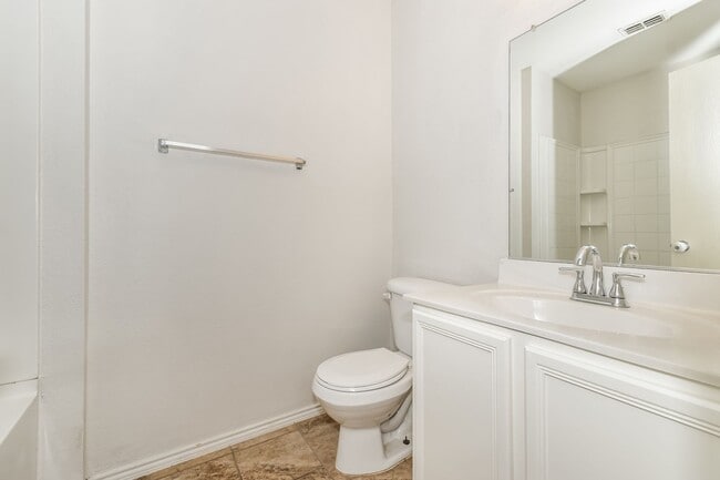 Building Photo - $1,850 4 Bed/2 Bath/2 Garage Ready for Move-in Home in Woodland Creek