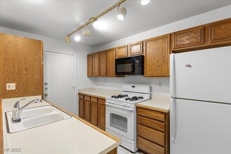 Building Photo - 2623 S Durango Dr