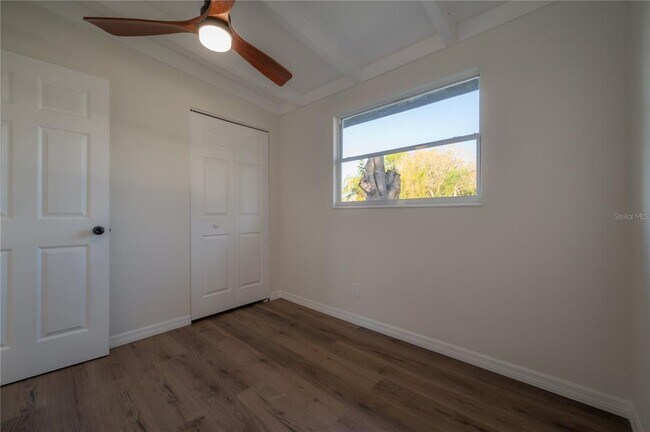 Building Photo - 4002 W Fairview Heights