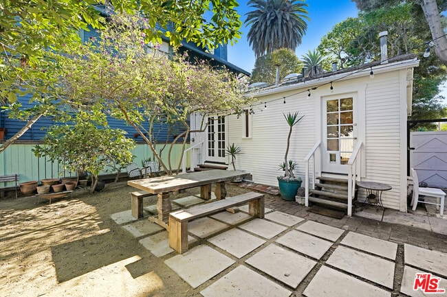 Building Photo - 219 Market St